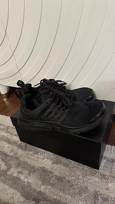 Туфлилер: Эркектердин кроссовкасы, 37, Nike, Колдонулган, түсү - Кара — 1