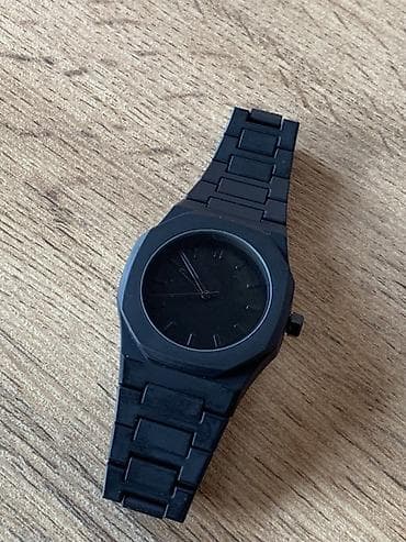 мужские черные джинсовые куртки: Лаконичные наручные часы в полностью чёрном исполнении. - Тип — 2