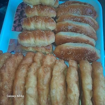 домашняя выпечка: Домашняя выпечка: ассорти пирожков и сдобы. - Румяные булочки и — 1