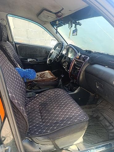 кочкор авто: Mazda 323: 1999 г., 1.8 л, Кол менен иштөөчү, Бензин, Седан — 7