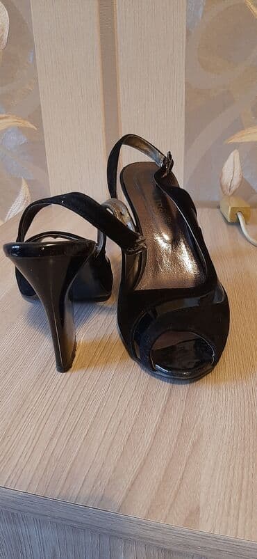 босоножки черные лаковые: Продаю босоножки в отличном состоянии. надевали три раза. Замшевые с — 2