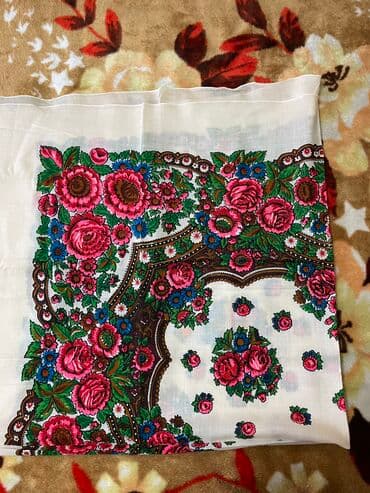 Платок 140х140 см советский шерстяной 3000 сом за штуку. Новые. В