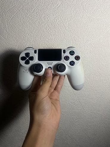 купить ps4 бу: DualShock 4 В оригинале !!! Есть небольшие косяки по корпусу!!! По — 1