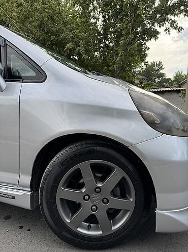 Продажа авто: Honda Fit: 2002 г., 1.5 л, Вариатор, Бензин, Хэтчбэк — 3