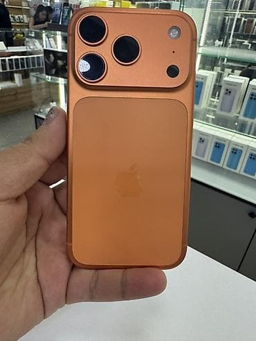 iphone 15 mini: IPhone 17 Pro, 256 ГБ, в оранжевом цвете корпуса. Смартфон с плоскими — 1