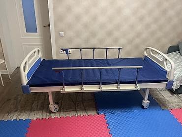 Медтовары: Функциональная медицинская кровать на колесах с механической — 1