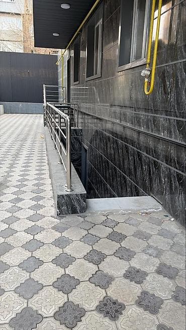 круглый: Продаётся коммерческое помещение на второй линий, всего в 100 метрах — 10