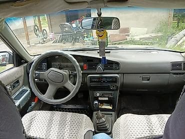 mazda 3: Mazda 626: 1988 г., 2 л, Механика, Бензин, Седан — 5