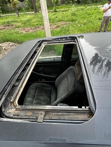 аудио техника: Audi 100: 1987 г., 1.8 л, Механика, Бензин, Седан — 6