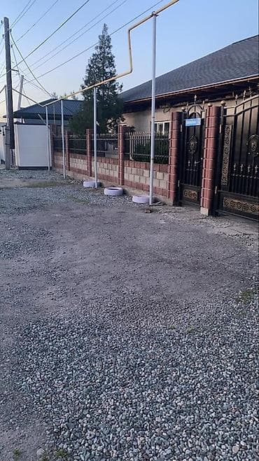 10 га: Продаётся земельный участок с домом и хозяйственными застройками!Три — 1