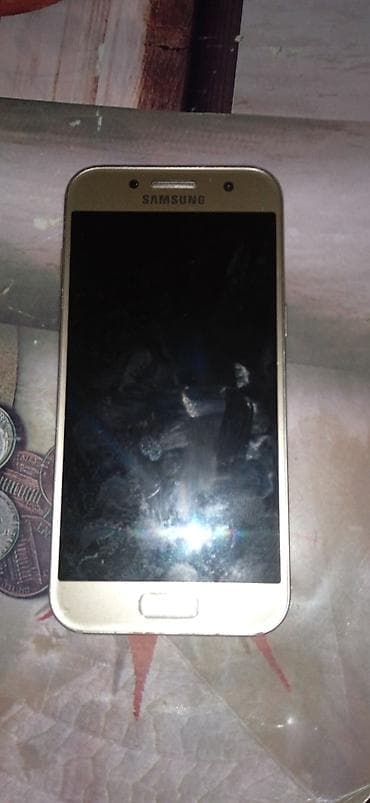 самсун а 3: Samsung Galaxy A3 2017, Б/у, цвет - Золотой — 2