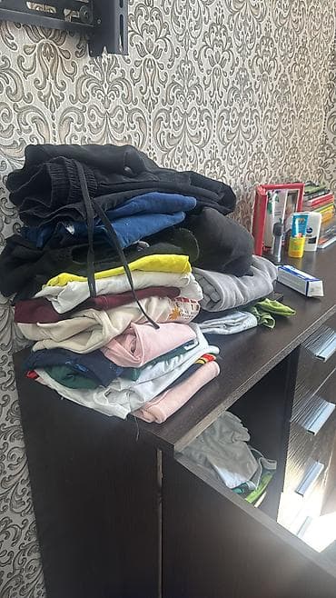 отдам: Отдам даром вещи на 4г и 10л на мальчика и девочку,разные — 2
