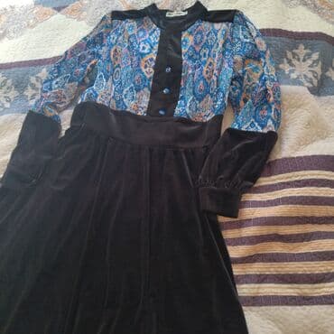 срочно продаю в связи с переездом: Платье 48размера, из велюра и шелка. Длина французская, носить с — 4