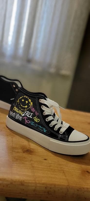 кроссы оригинал: Кеды 36 размер. Купили новые,размер не подошёл. Унисекс, средняя — 2