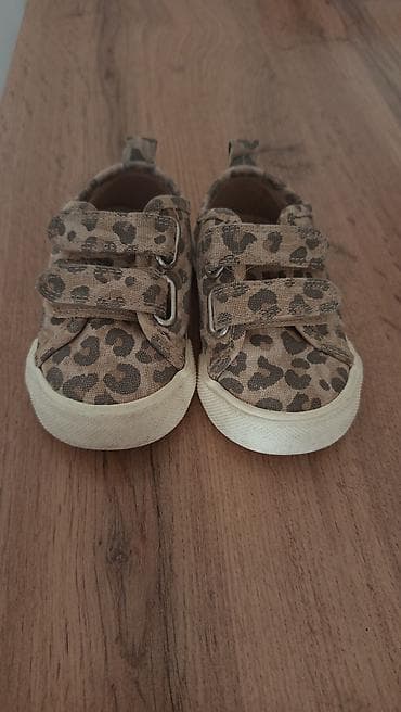 Модные кеды для девочки. H&M оригинал. Размер 20/21. В отличном at lalafo.kg Модные кеды для девочки. H&M оригинал. Размер 20/21. В отличном