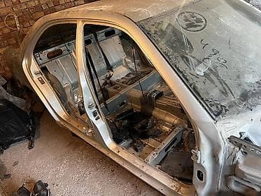 model y: Mercedes-Benz E-Class: 2001 г., Седан — 4