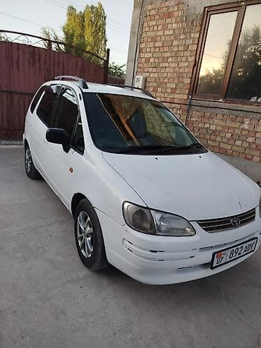 крыло на камри 55: Toyota Corolla Spacio: 2000 г., 1.6 л, Автомат, Бензин, Минивэн — 1