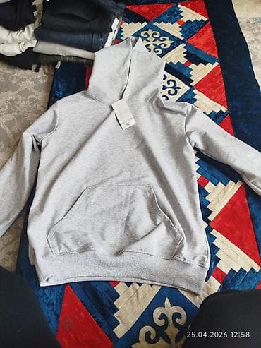 свитшот на заказ: Серая худи с капюшоном и карманом-кенгуру - Классический фасон — 1