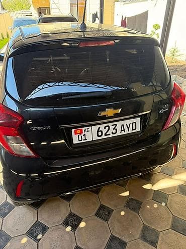 Chevrolet Spark: 2015 г., 1 л, Вариатор, Бензин, Хэтчбэк