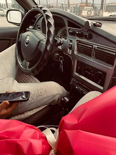 лада 2110 запчасти: Daewoo Nexia седан, золотистый цвет кузова. Основные особенности: - — 3