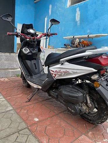 Кумурска мотороллер: Скутер 50–125 см³ (визуально класс 50 куб.) в спортивном обвесе — 8