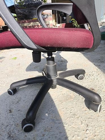 отдам даром стулья: Отдаю даром кресло. Она немного наклоняется вправо. В остальном почти — 3