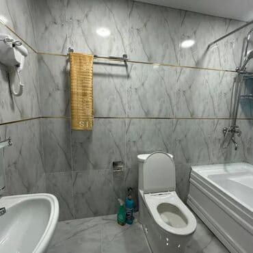 красивые дома: Уютная спальня с отдельным санузлом - Спальня с двуспальной кроватью — 1