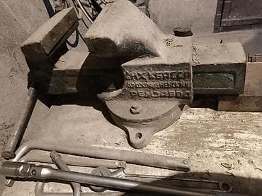 набор клуч: Тиски слесарные поворотные, тяжёлые, чугунные (заводское литьё). На — 2