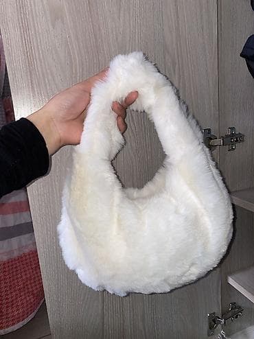 Продается сумка пуховик. Всего 900 сом. Абсолютно новая. Влюбитесь в