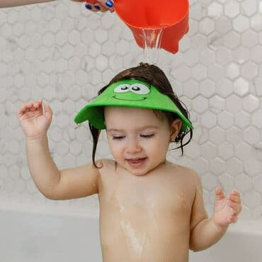 матрас для пеленания: Козырек для мытья головы! • Защитит глазки малыша от мыла и шампуня — 7