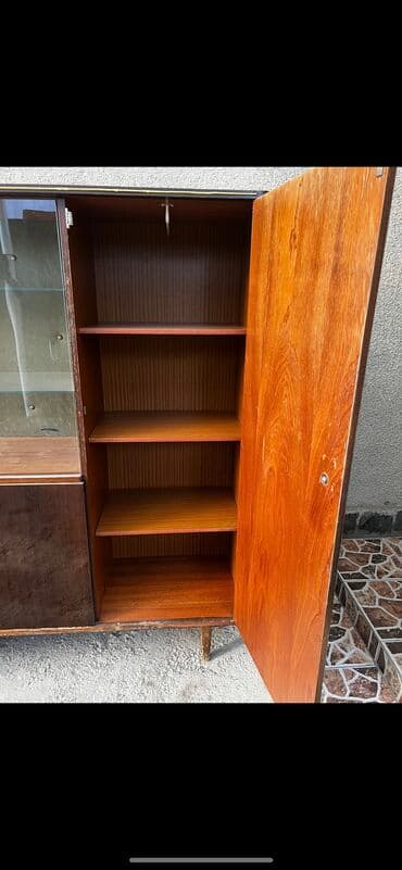 б у мебель шкафы: Сервант, Б/у, Дерево — 3