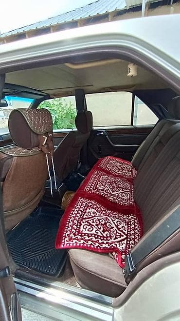 арзан матиз 1: Mercedes-Benz W124: 1992 г., Седан — 9
