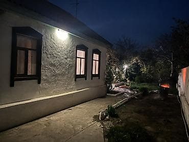 дом в селе пригородный: Дом находится город Балыкчы. Заезжай и живи. Есть септик. Рядом с — 1