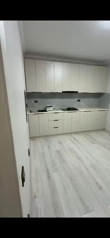 дом в токмаке: Новопавловка. Кыргызстан көчөсү - 57. Жаңы 2 кабаттуу үй. Прихожка — 7