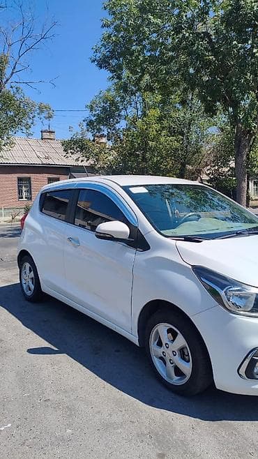 1: Chevrolet Spark: 2016 г., 1 л, Автомат, Бензин, Хэтчбэк — 4
