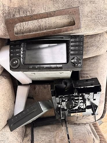 Магнитолы: Монитор на в сборе в оригинале на 211 AMG — 2