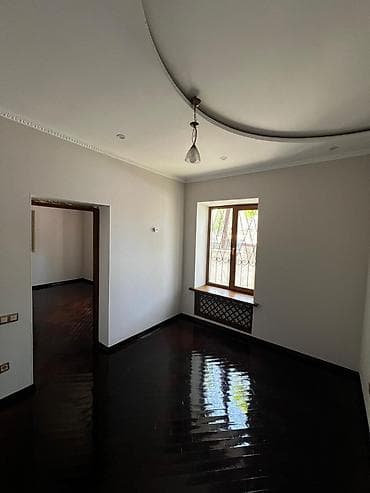 6 мкр: Просторный частный дом с участком и детской площадкой - Планировка — 10