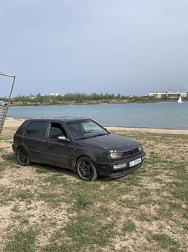 Унаа: Volkswagen Golf: 1993 г., 1.8 л, Кол менен иштөөчү, Бензин, Хетчбек — 1
