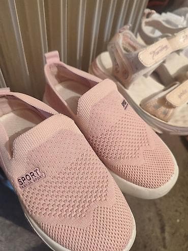 Детская обувь комплектом: кроссовки-слипоны и сандалии, розовые. 1)