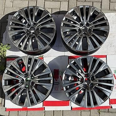 et35: Литые Диски R 19 Toyota, Комплект, отверстий - 5, Новый — 1