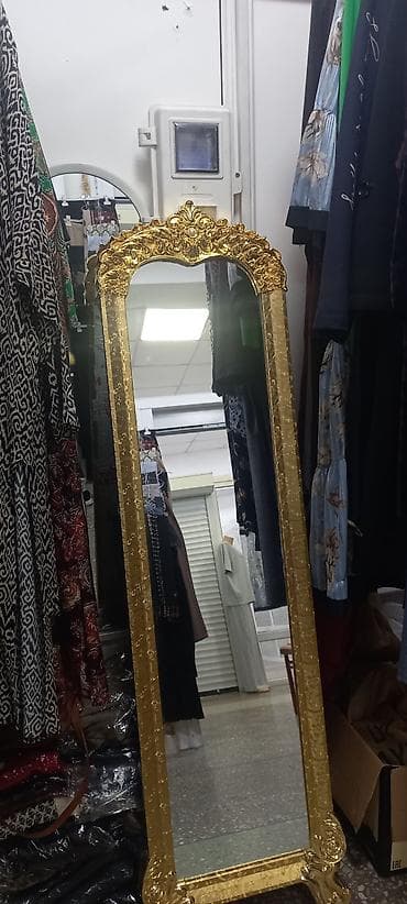 berber mirror second hand: Напольное зеркало в роскошной золотой раме. - Формат: полноразмерное — 2