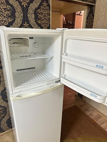 Холодильник LG с верхней морозильной камерой. - Две двери: сверху