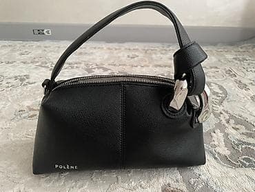 Сумка Polène – компактная модель в черном цвете из натуральной