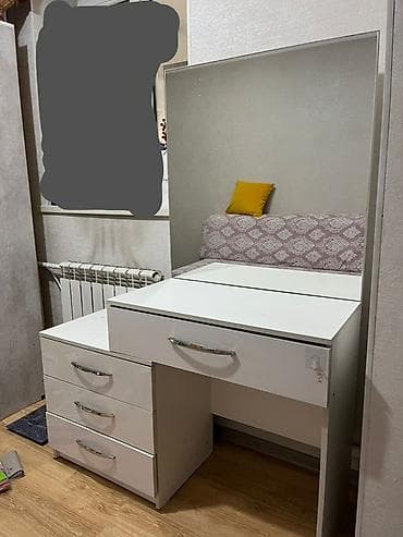 дамский стол: Туалетный столик, Б/у, Со шкафом, цвет - Белый — 2