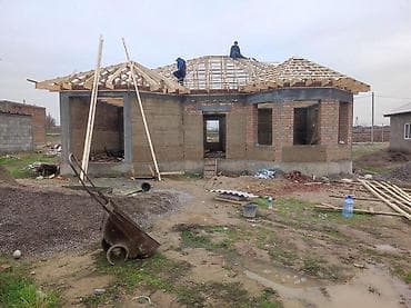 Үйлөрдү сатуу: Продается недостроенный дом. Село Новопокровка от Бишкека 1 км. Район — 5