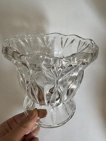 Стеклянная декоративная посуда на ножке. Можно использовать как