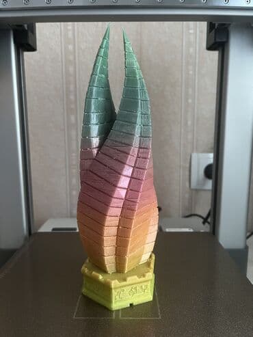 рабочий перчатки: Декоративная 3D‑печатная статуэтка «Обелиск» из игры Dead Space. - — 3