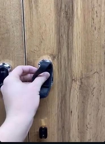 пл: Смарт-система контроля доступа для дверей Комплект включает: - — 8