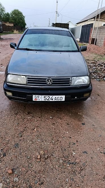 volkswagen polo 2018: Volkswagen Vento: 1992 г., 1.8 л, Механика, Бензин, Седан — 1