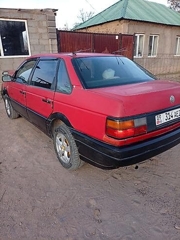 Volkswagen: Volkswagen Passat: 1989 г., Седан — 4